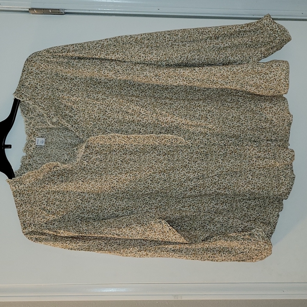 Old Navy Ruffle Collar Button Front Long Sleeve Blouse, XXL, Tan Floral Print